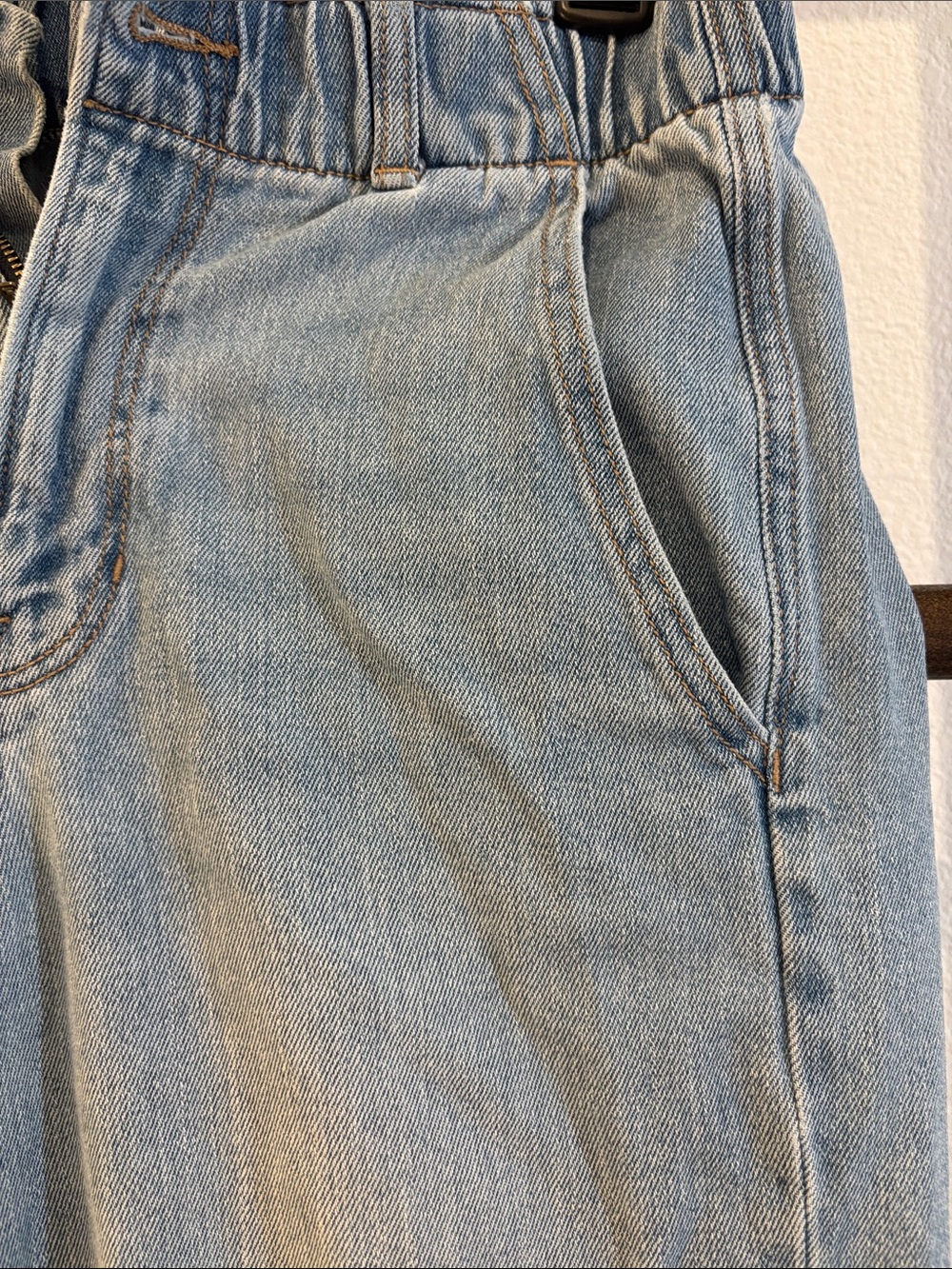 American Eagle Outfitters Light Blue Elastic Waist Jeans - Picture 3 of 9